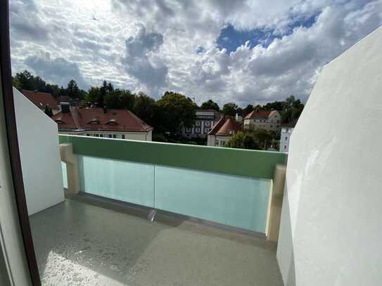 Vollständig renovierte, möblierte 1,5-Zimmer-Wohnung mit Balkon und Einbauküche in Hochschulnähe