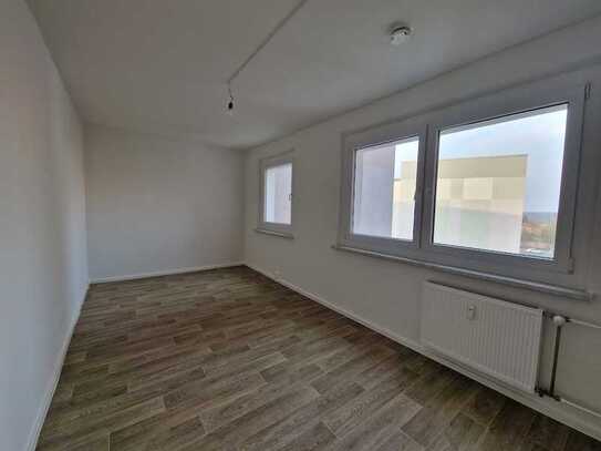 Ab 01.04.2025 - "Helle 4-Zimmer-Wohnung mit Balkon und Badewanne"