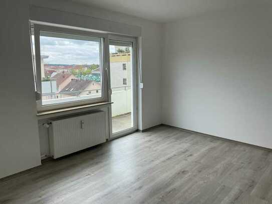 ** ca. 5 % Rendite ! Vermietete 4 Zi. - Wohnung mit Balkon**