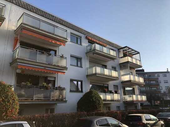 Sanierte 3 Zimmerwohnung mit Balkon und Einbauküche - Frankfurt-Bonames