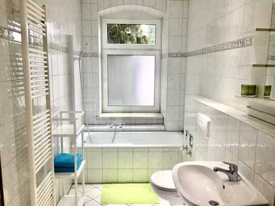 Schöne und vollständig renovierte 2-Zimmer-Erdgeschosswohnung in Lichtentanne