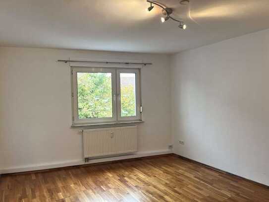 Helle 1,5 Zimmer Wohnung