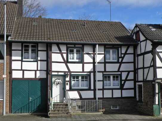 Fachwerkhaus mit Garten und Garage
