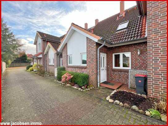 "Eine kleine Stadtoase" - 
Charmantes Reihenmittelhaus mit kleinem Garten, Garage & Stellplatz