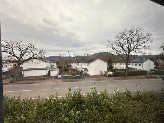 Geschmackvolle 4-Zimmer-Wohnung mit Blick auf den Drachenfels und mit guter Anbindung