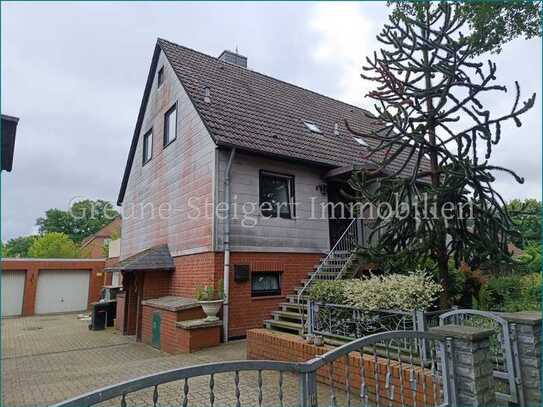 *** Familienhaus mit Souterrainwohnung mit großen Garten und 3 Garagen