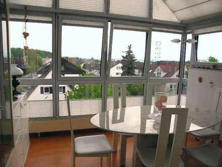 Lichtdurchflutete 3,5 Zimmer-Maisonette-Wohnung mit Wintergarten, Terrasse, 2 Garagen