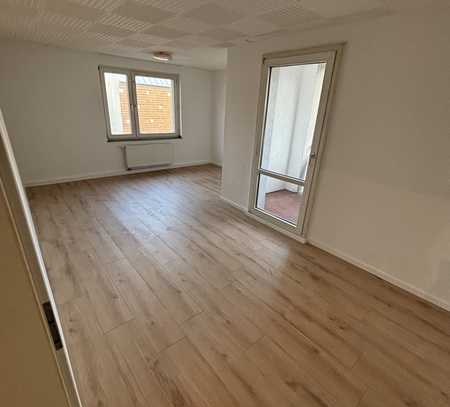 Jülich: Schöne und frisch renovierte 2-Zimmer-Wohnung mit Balkon ab 01.10. zu vermieten!