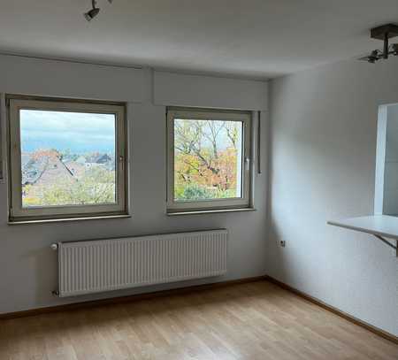 Attraktive 2,5-Zimmer-Wohnung in Duisburg Mündelheim. Feldblick und offene Wohnküche inkl.