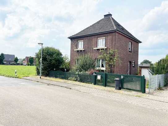 Klassisches freistehendes Einfamilienhaus mit Garten