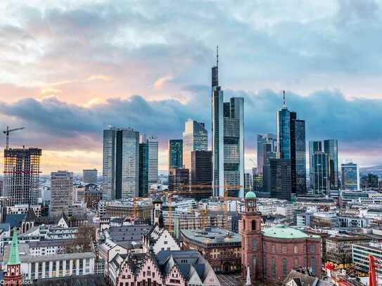 2-Zimmer-Wohnung mit Blick auf die Skyline und Loggia mit modernster Verglasung