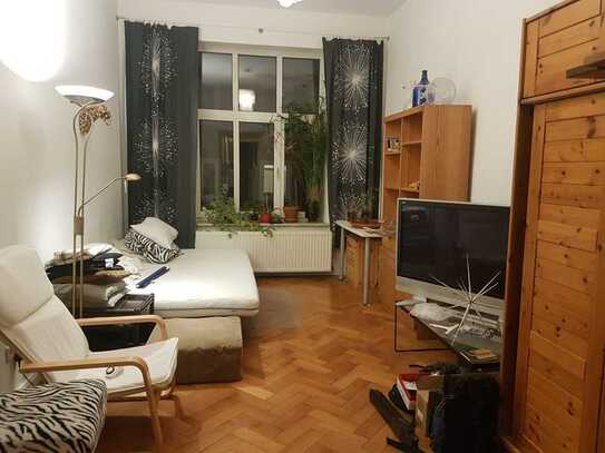 Zimmer in berufstätiger 2er WG mit Wohnküche und neuem Duschbad. Renov Altbau im Glockenbachviertel