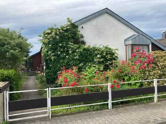 Geräumiges und gepflegtes Einfamilien-Architektenhaus mit separat zugänglicher Wohneinheit