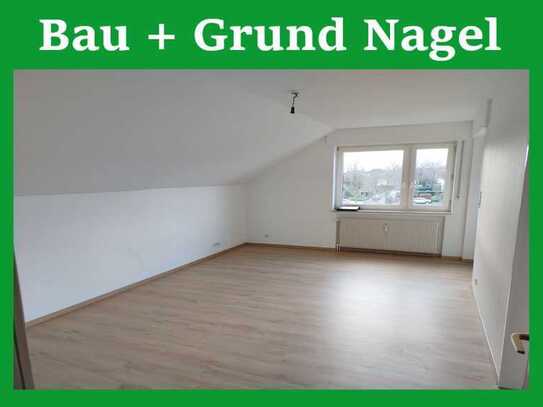 Dachgeschosswohnung mit Balkon und Garage in ruhiger Wohnsiedlung