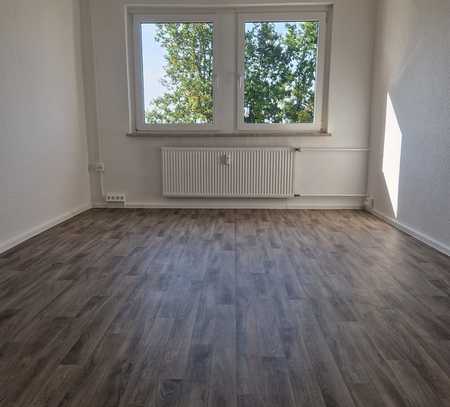 Hier entsteht eine neue sanierte 2 - Raumwohnung 42 m² mit Balkon und Aufzug, verfügbar ab 01.12.25!