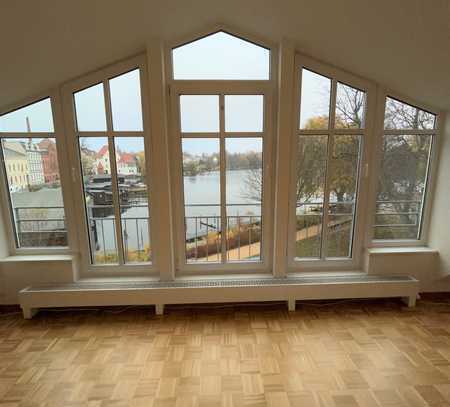 Maisonette Wohnung mit direktem Wasser- und Domblick in Citylage