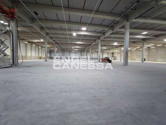 ca. 32.309 m² Lager + 2.025 m² Büro + 2.004 m² Mezzanine !!!