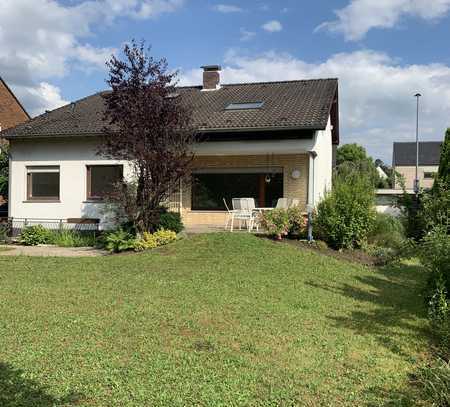 Erstbezug nach Sanierung: großes und günstiges 6-Zimmer-Haus in Bergisch