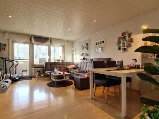 ** 3 Zimmer Wohnung mit Balkon und Garage **