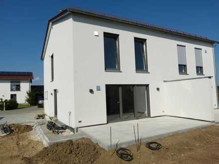 Große Neubauwohnung mit Hauscharakter in Weichering-Lichtenau