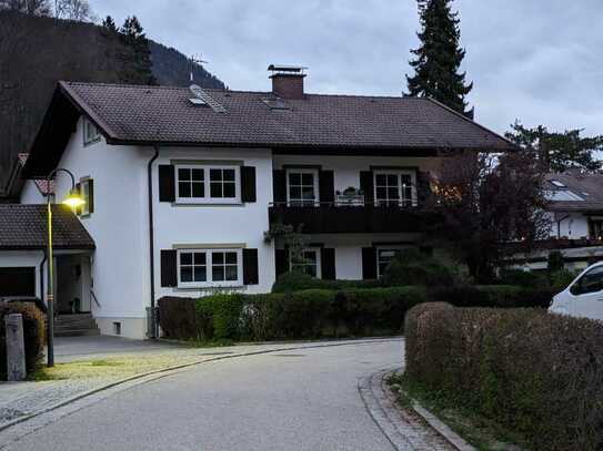 Helle 3-Zimmer-Wohnung mit großem Garten und Terrasse in Bad Reichenhall-Karlstein