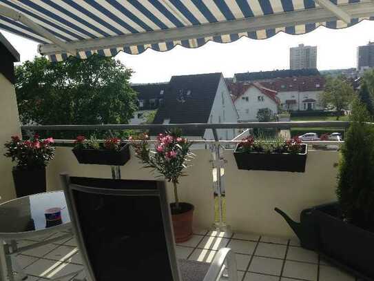 Gut geschnittene, gepflegte 2-Zimmer-Wohnung mit Balkon und Einbauküche in Langen (Hessen)