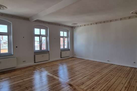 Schöne Wohnung mit Blick über Berlin - Altbaucharme, Einbauküche, Fernwärme, neue Fenster