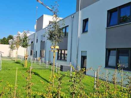 Reihenhaus in Stadtrandlage mit Dachterrasse und Garten