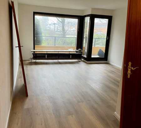 sanierte 2 Zimmer Hochparterrewohnung mit großem Balkon, Fahrstuhl, neuer EBK + TG-Stellplatz