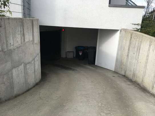 Stellplatz in abschließbarer Tiefgarage zu vermieten