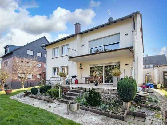 Stilvoll saniertes Zweifamilienhaus mit 
barrierefreier EG-Wohnung in Witten-Borbach!
