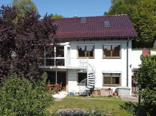 Einziehen und Wohlfühlen: Gepflegtes EFH im Coburger Süden mit idyllischem Garten