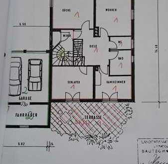 Ansprechende und modernisierte 3-Raum-Hochparterre-Wohnung mit Balkon in Burgthann