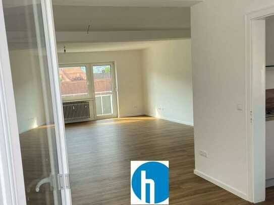 ***Neu Renoviert*** Lichtdurchflutete Wohnung mit Balkon