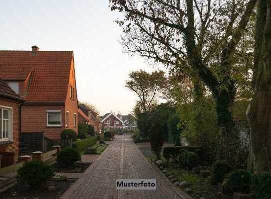 Freistehendes Einfamilienhaus mit Carport