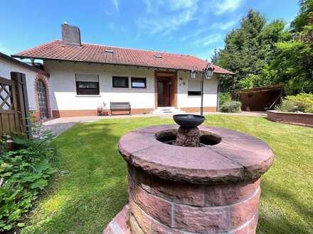 Hier können Sie sich niederlassen: geräumiges Wohnhaus mit großem Garten....!