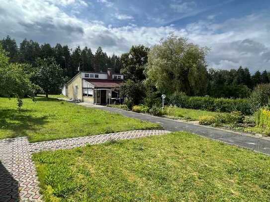 Leubnitz-Forst, Bauland, derzeit bebaut mit kleinem Haus mit Wintergarten und Pool (als Gästehaus)