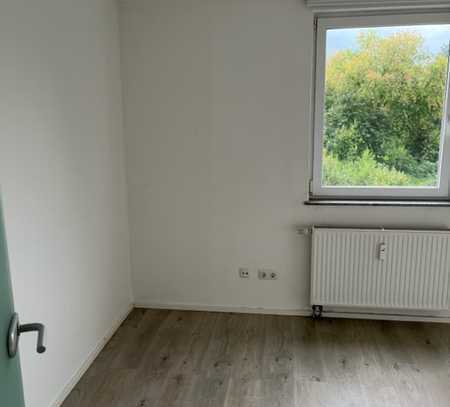 Schöne, helle 2 Raum Wohnung im Dachgeschoss mit Gartennutzung