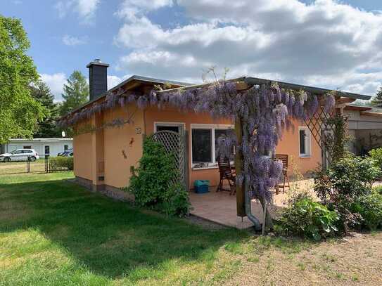 Charmanter Bungalow mit wunderschönem Garten zu verkaufen