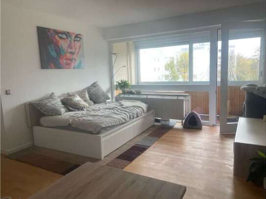 Neu renovierte 2-Zimmer-Wohnung mit Balkon und EBK in Karben