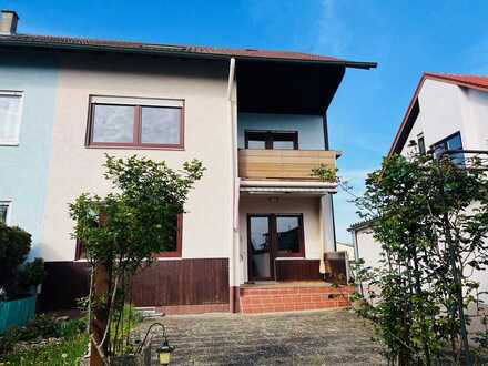 DHH in guter Lage mit 2 Bädern, Garage, Keller und schönem Garten