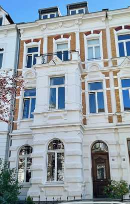 VERMIETUNG EINER SANIERTEN GRÜNDERZEITWOHNUNG MIT BALKON IN BESTER SÜDSTADTLAGE