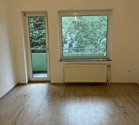 Kernsanierte 2-Zimmer-Wohnung mit Balkon in Köln Humboldt/Gremberg