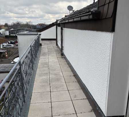 RENOVIERUNGSBDÜRFTIGE DACHGESCHOSSWOHNUNG MIT BLICK AUF WERLER KURPARK