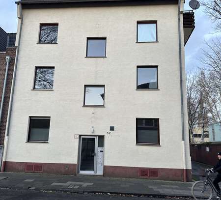 frisch renovierte 4-Zimmer-Hochparterre-Wohnung mit Terrasse in Köln Bayenthal