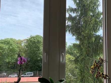 Freundliche, modernisierte 2,5-Zimmer-Wohnung mit gehobener Innenausstattung