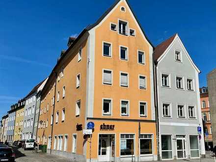Gepflegte 2-Zimmer-Wohnung mit Einbauküche im Zentrum am Arnulfsplatz.