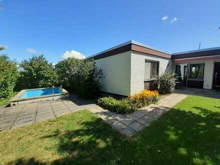 Winkelbungalow mit Pool
