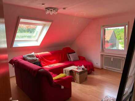 Freundliche Dachgeschosswohnung mit drei Zimmern in Neu-Ulm / Hausen