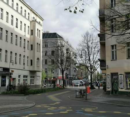 Ideal aufgeteilte Restaurantfläche am Lausitzer Platz - mit neuen Schaufenstern - Provisionsfrei !!!